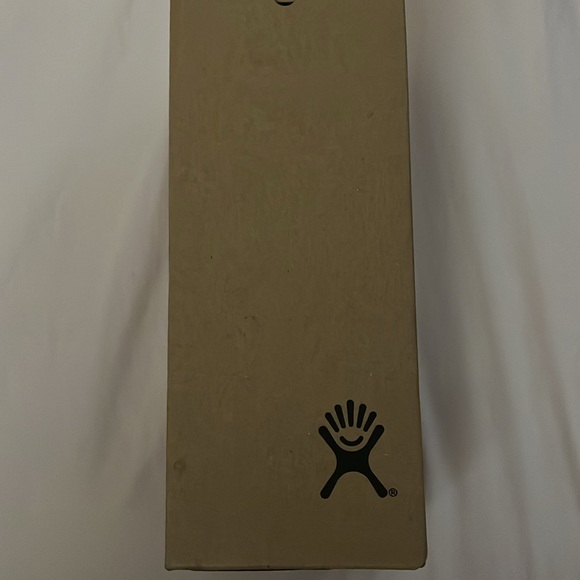 🌺Black Hydro Flask - Picture 6 of 7